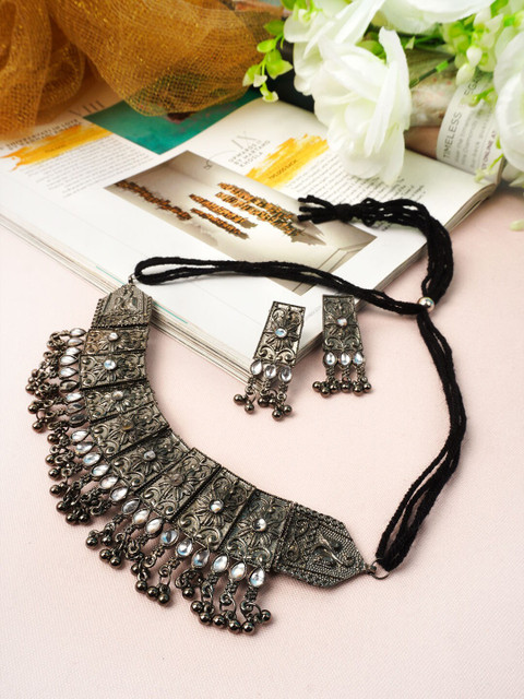

Urmika Silver-Toned White Stone-Studded Beaded Jewellery Set