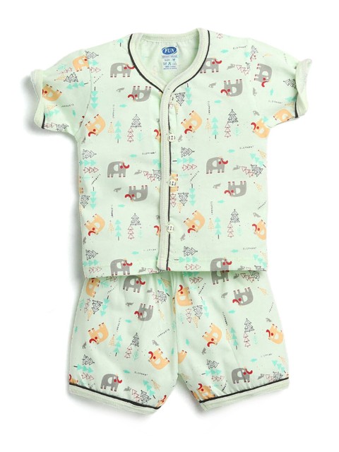 

Hopscotch Boys Yellow & Green Printed T-shirt with Shorts