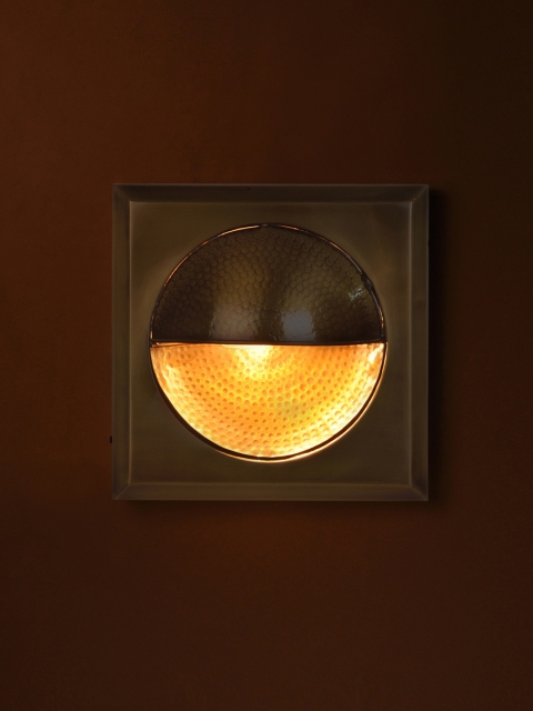 

Fos Lighting Gold-Toned Wall Lamp
