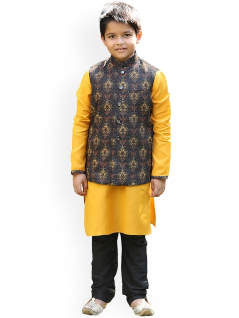 

Manyavar Boys Black Ethnic Motifs Kurta with Pyjamas