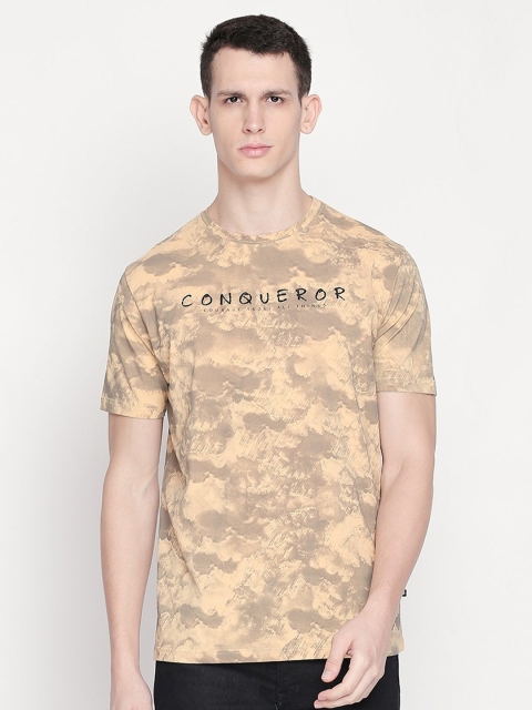

Status Quo Men Yellow Floral Printed Applique T-shirt