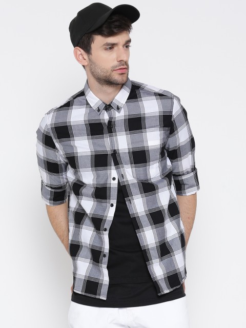 

FOREVER 21 Men Black & White Regular Fit Checked Casual Shirt