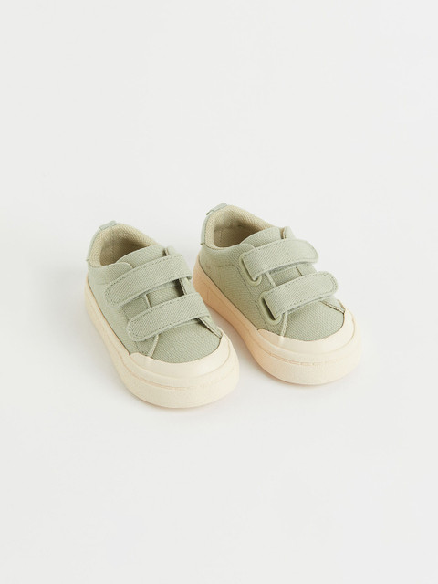 

H&M Girls Green Solid Regular Canvas Trainers