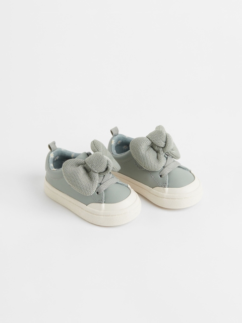 

H&M Girls Green Solid Bow-Detail Trainers