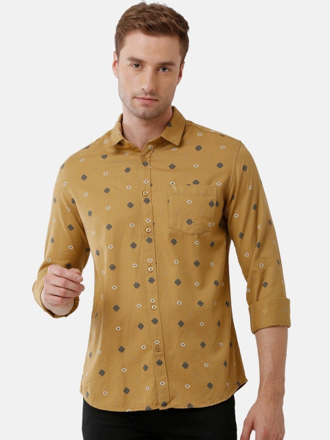 

Swiss Club Men Yellow Slim Fit Printed Casual Shirt