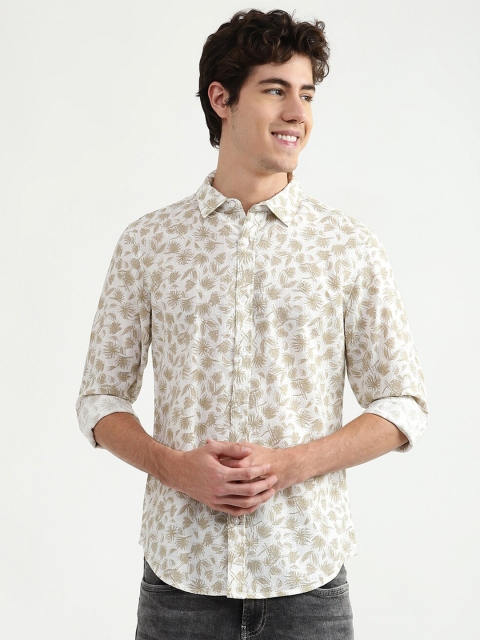 

United Colors of Benetton Men Khaki Floral Printed Casual Shirt