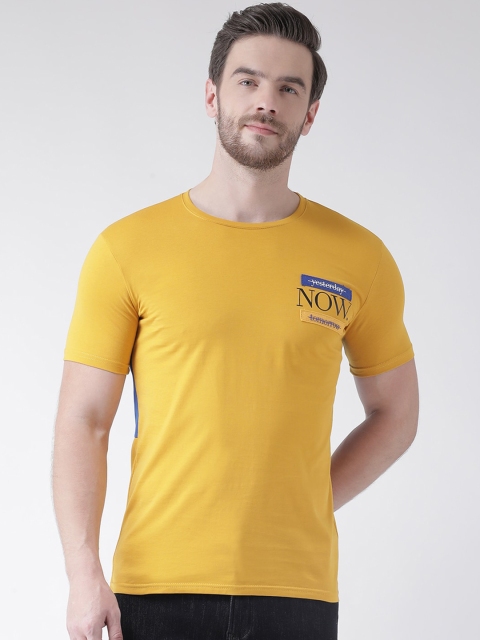 

Rex Straut Jeans Men Yellow Typography Applique Slim Fit T-shirt