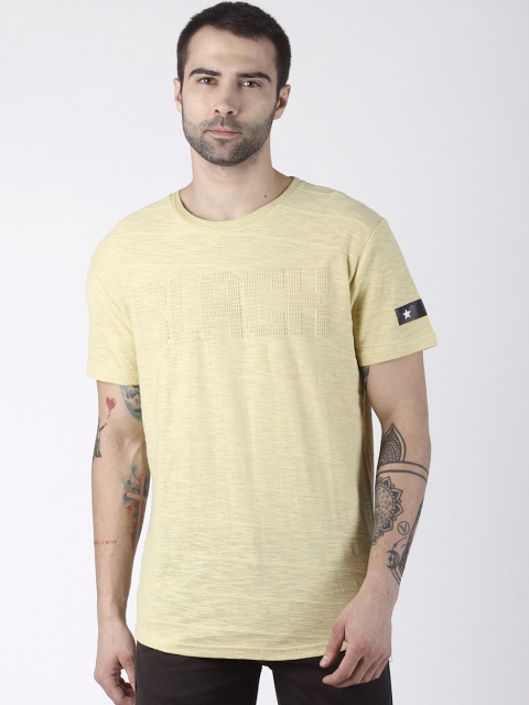 

Rex Straut Jeans Men Yellow Typography Applique Slim Fit T-shirt