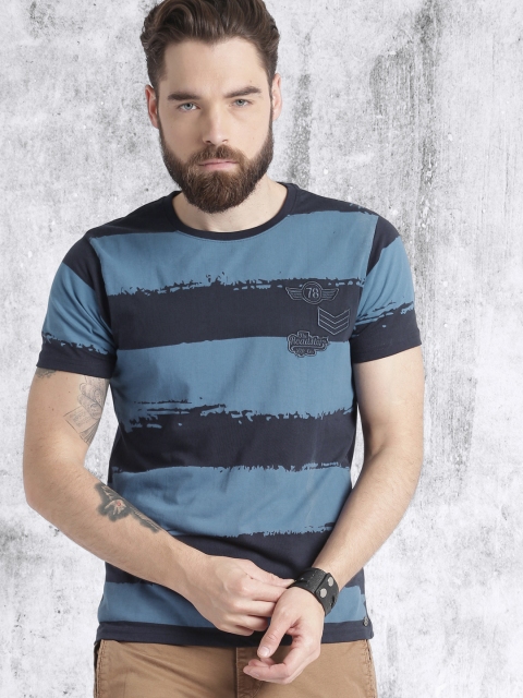 

Roadster Men Blue Striped Round Neck T-shirt
