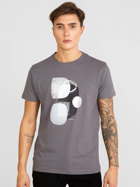 

Snitch Men Grey Typography Printed Raw Edge Slim Fit T-shirt