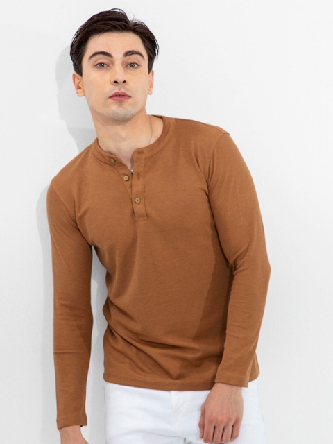 

Snitch Men Mustard Yellow Raw Edge Slim Fit T-shirt