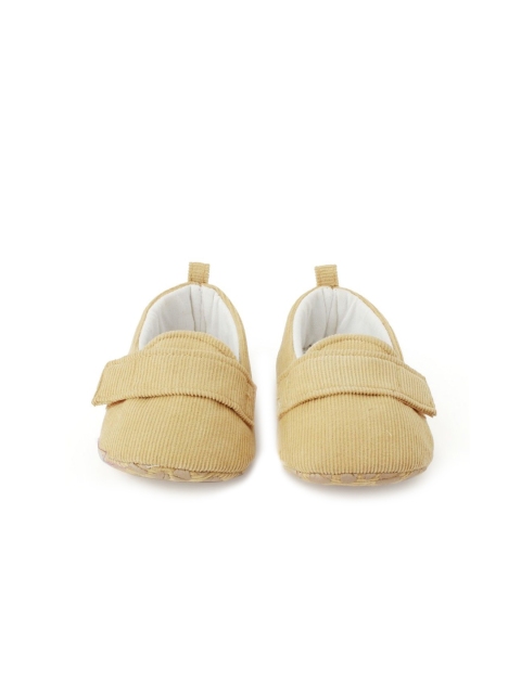 

Hopscotch Boys Infant Khaki Solid Cotton Booties, Green