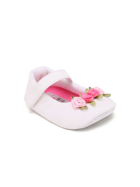 

Hopscotch Girls Infant White Solid Booties