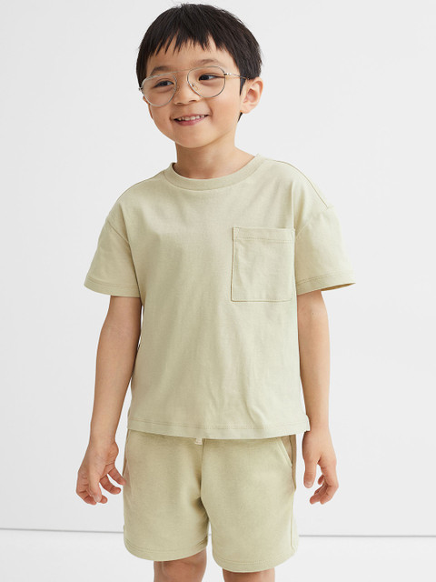 

H&M Boys Green Solid Round Neck Cotton 2-Piece Set