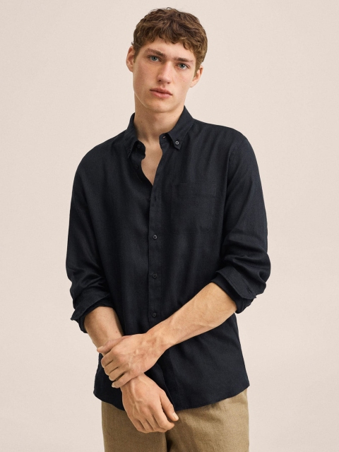 

MANGO MAN Men Black Pure Linen Solid Casual Shirt