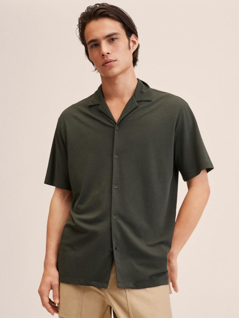 

MANGO MAN Olive Green Solid Casual Shirt