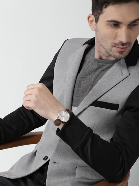 

INVICTUS Grey & Black Colourblocked Slim Fit Single-Breasted Casual Blazer