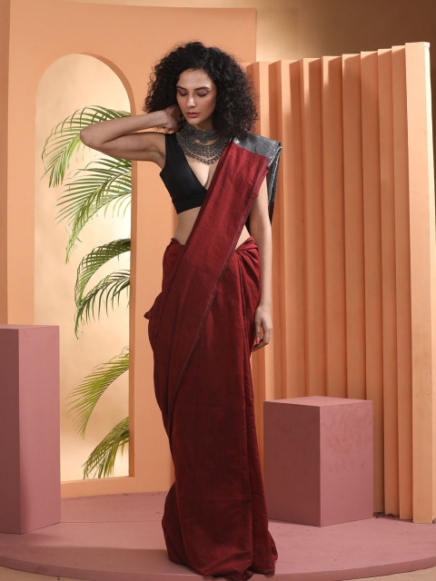 

BEATITUDE Red & Silver-Toned Woven Design Pure Cotton Saree