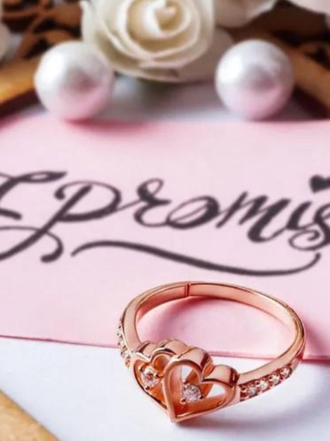 

SILBERRY 925 Sterling Silver Rose Gold-Plated White CZ-Studded Adjustable Finger Ring