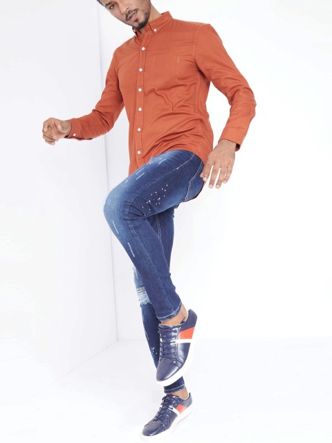 

Snitch Men Blue Slim Fit Highly Distressed Light Fade Stretchable Jeans