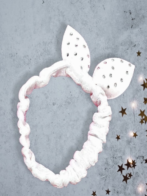 

Proplady Infants White Shimmery Velvet Headband