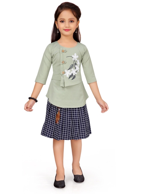 

Aarika Girls Green & Black Printed Top with Skirt