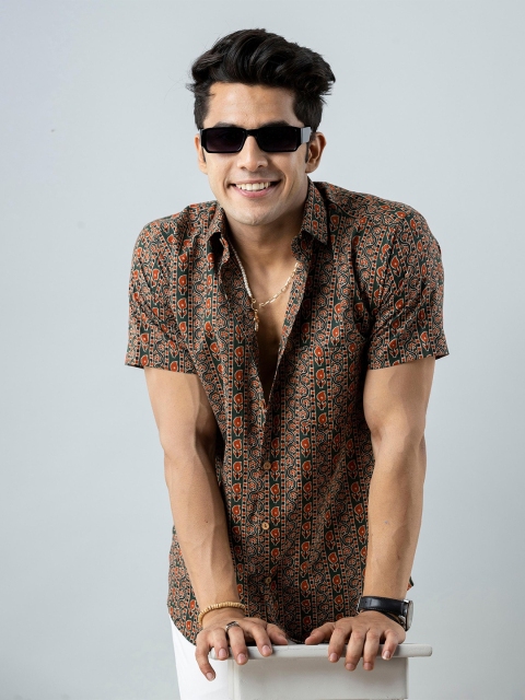 

Firangi Yarn Men Green Classic Floral Printed Casual Shirt