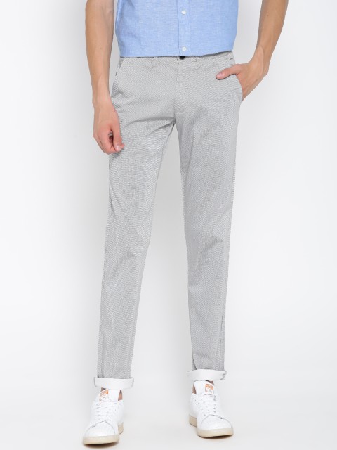 

Red Tape Men Grey Checked Casual Trousers