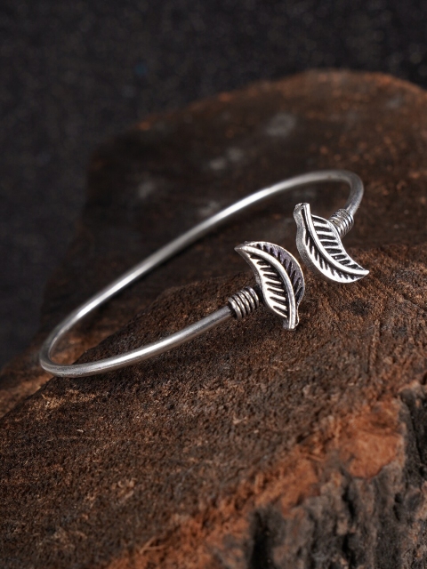 

Shoshaa Women Silver-Toned & Black Brass Oxidised Silver-Plated Cuff Bracelet