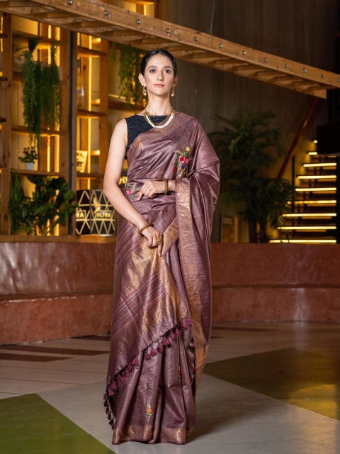 

BEATITUDE Brown & Gold-Toned Floral Pure Silk Tussar Saree