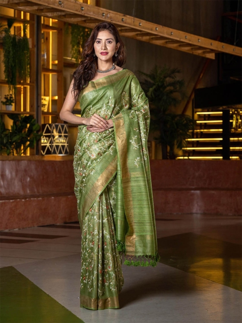 

BEATITUDE Green & Gold-Toned Floral Pure Silk Tussar Saree