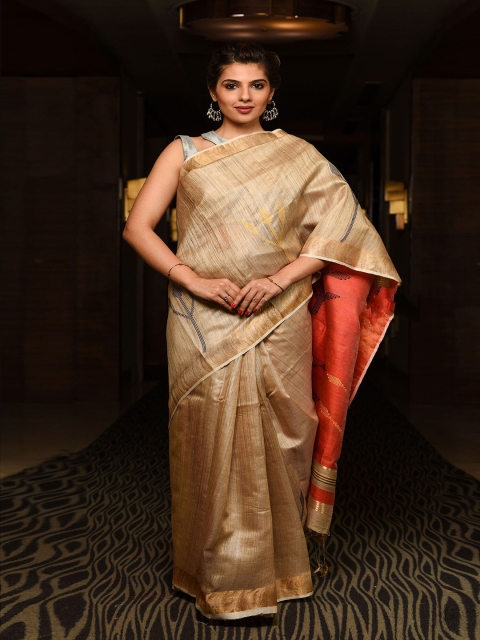 

BEATITUDE Beige & Red Ethnic Motifs Zari Dupion Raw Silk Saree