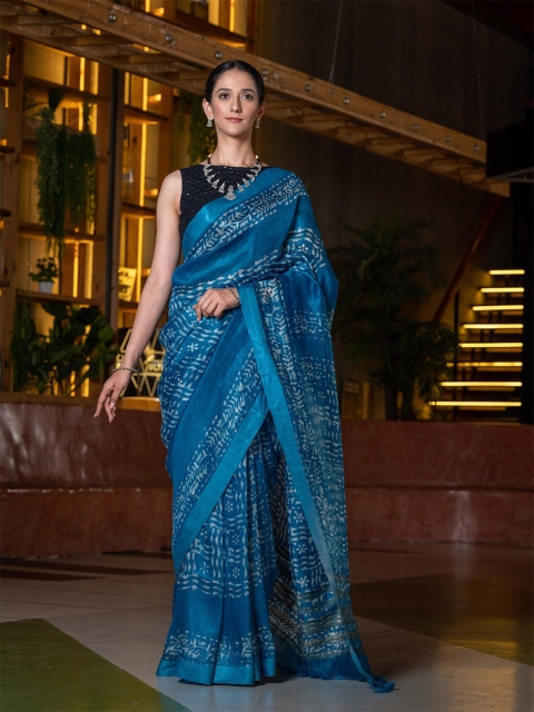 

BEATITUDE Blue & White Batik Print Linen Blend Handloom Saree