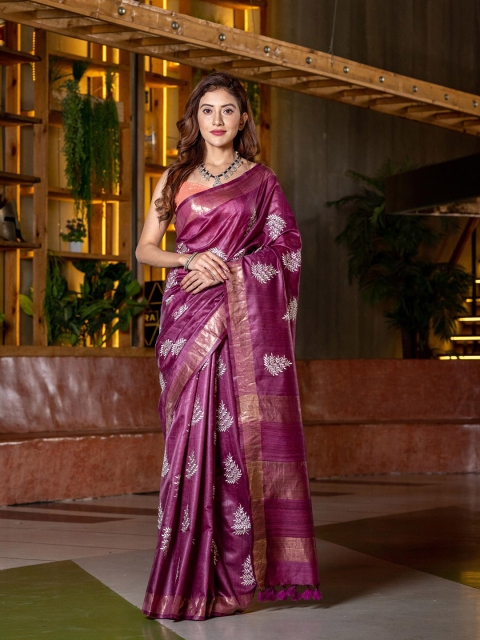 

BEATITUDE Purple & Gold-Toned Floral Embroidered Zari Pure Silk Tussar Saree