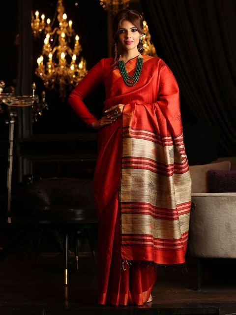 

BEATITUDE Red & Gold-Toned Solid Pure Silk Saree