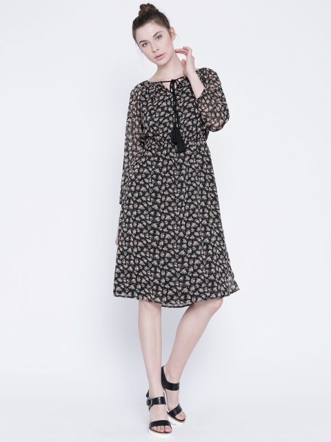 

Sera Women Black & Olive Green Printed Tailored Dress