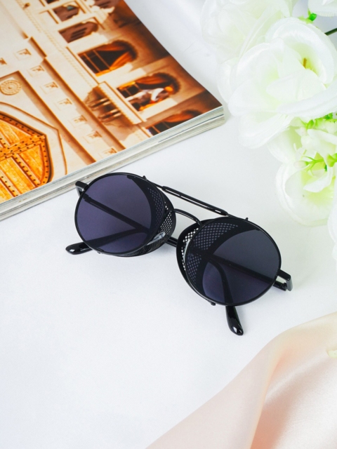

Ferosh Unisex Black Lens & Black Oval Sunglasses