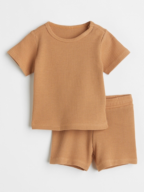 

H&M Boys Beige Solid 2-Piece Cotton Set