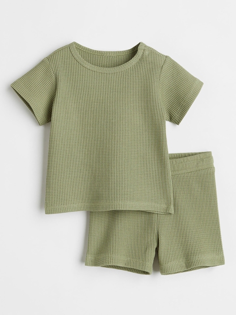 

H&M Boys Green Solid Pure Cotton Co-Ords