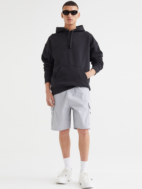 

H&M Men Grey Solid Relaxed Fit Nylon Cargo Shorts