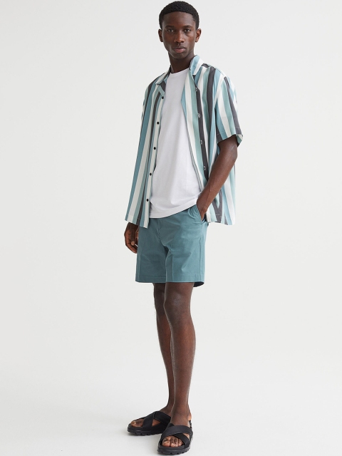 

H&M Men Turquoise Blue Regular Fit Chino Shorts