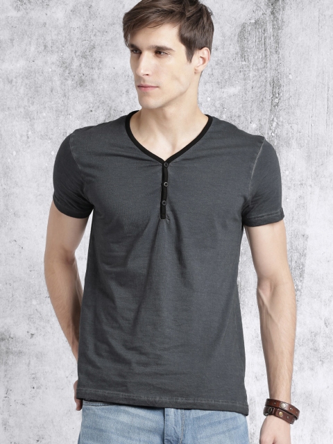 

Roadster Men Charcoal Grey Solid Henley Neck T-shirt