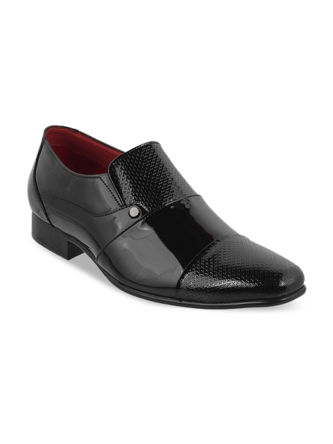 

Metro Men Black Solid Textured Leather Derby Formal Shoes