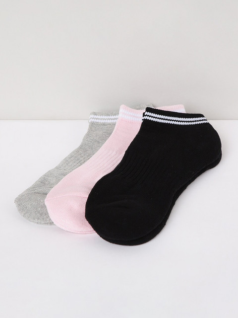 

max Women Pack of 3 Assorted Solid Cotton Socks