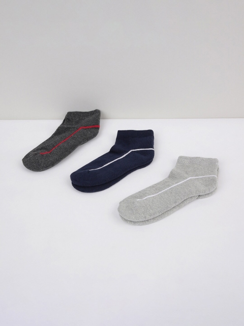 

max Boys Pack Of 3 Assorted Ankle-Length Cotton Socks