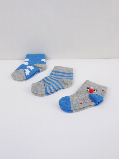 

max Boys Pack Of 3 Assorted Ankle-Length Cotton Socks, Multi