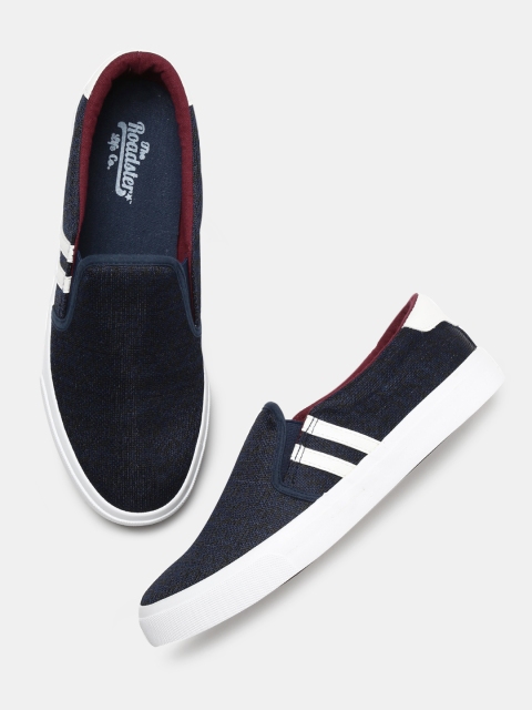 

Roadster Men Navy Slip-On Sneakers, Navy blue