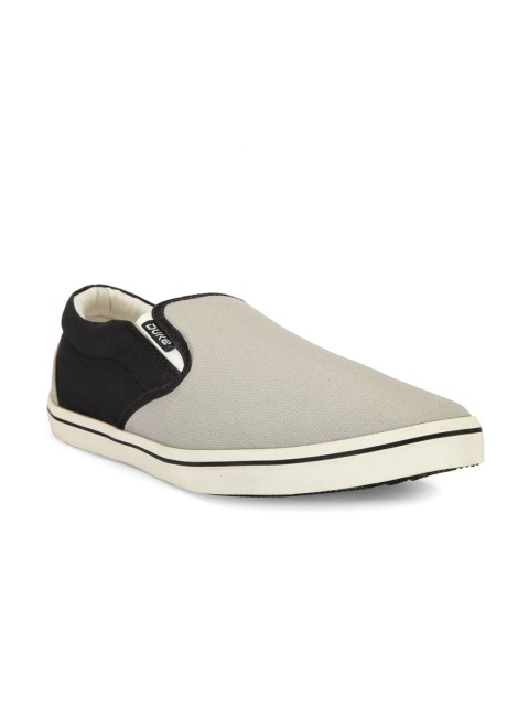 

Duke Men Grey & Black Colourblocked Slip-On Sneakers