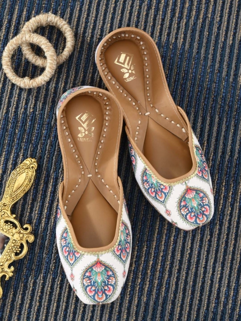 

Sringam Women Off White Printed Ethnic Mojaris Flats