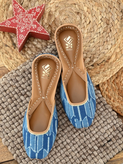 

Sringam Women Blue Printed Ethnic Mojaris with Tassels Flats